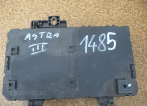 SKRZYNKA BEZPIECZNIKÓW BSI ZAFIRA ASTRA H 13206762 2