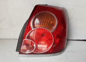 Toyota avensis T25 hb lampa tył prawa oryginał wysyłka! 1
