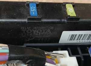 Toyota Yaris II 2 P9 skrzynka bezpieczników moduł 82641-47020 2