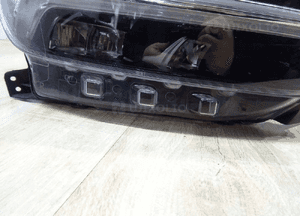 Volvo XC40 2018 Prawa strona Lampy przednie 7