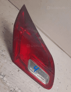 OPEL ASTRA J HB Lampa tył lewa w klapę 1