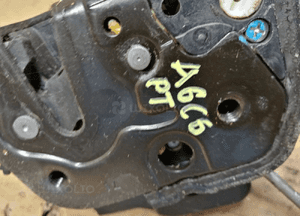 Zamek drzwi prawy tył tylny Audi A6 C6 3