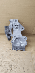 Łapa mocowanie alternatora VW Passat B6 1.9 TDI 038903143AF 2