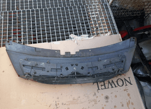 Atrapa grill znaczek citroen c3 lift fl KKN czerwony 9653053777 3
