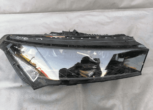 Lampa prawa prawy przód Skoda Enyaq 5LB941016A 1