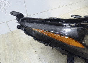 Lexus nx lift lampa przednia prawa V2 8 pin 9YE llu 4