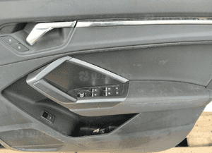 Tapicerka boczek drzwi prawych przód przednich audi Q3 03G130073D uk 3