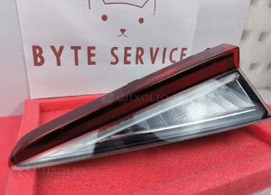 Skoda Enyaq IV LAMPA KLAPY PRAWA TYŁ LED 5LG945308 2