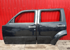Dodge nitro drzwi lewy tył oryginał ładne w kolor 1