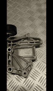 Mercedes W177 łapa alternatora 117105989R 10