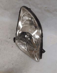 Przod przednia lampa  prawa suzuki swift MK6 1