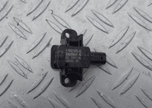 Czujnik uderzenia mercedes W176 1668210351 radom