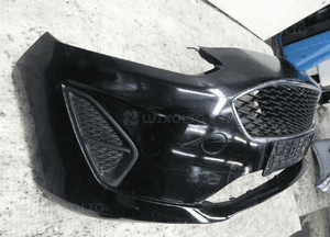Ford fiesta MK8 z grilem i z górnym wzmocnieniem zderzak przedni 2