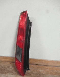 Lampa tylna tył lewa ford fiesta MK6 2002-2005 3