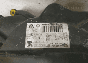 Przod przednia lampa prawa ford fiesta MK7 4