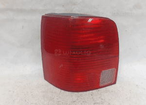 Lampa tylna lewa tył lewo volkswagen passat B5 kombi 1
