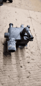 Obudowa termostatu króciec Ford Mondeo MK3 2.0 16V 1S7G-8K556-AH 3