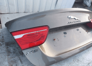 Klapa bagaznika tyl tylna kompletna lampa lampy jaguar xe 7