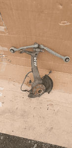 Zwrotnica piasta prawy przód VW Passat B5 8D0407258AE 2