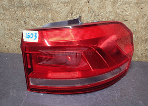 LAMPA TYŁ PRAWA VW TOURAN 15- 5TA945096A 1