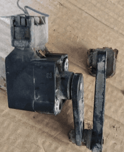 Audi A4 B5  czujnik ustawienia zawieszenia poziomowania lamp 4B0907503 1