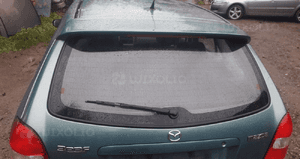 Mazda 323f bj 98-03 tył szyba tylna w klapie 1