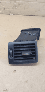 Kratka nawiewu powietrza prawa Mercedes W245 1698300154 1