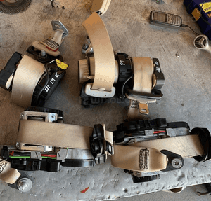 Mercedes S 221 pasy napinacze pas napinacz przód  kremowe lewy prawy 1