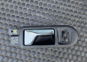 Klamka Wewnetrzna Glosnik Drzwi Oslona Kratka Maskownica Głosnika VW Golf IV 4 Passat B5 11