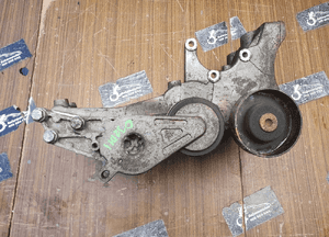 Łapa 06B903143L Uchwyt Alternator Mocowanie Wspornik 1.6 ALZ 2.0 ALT FSI 1.8 T AUDI A4 B6 B7 VW Passat 06B903143L 6