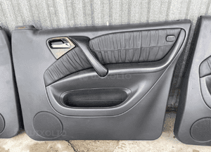 MERCEDES ml 163 LIFT  tapicerka boczek drzwi  czarna skora 2