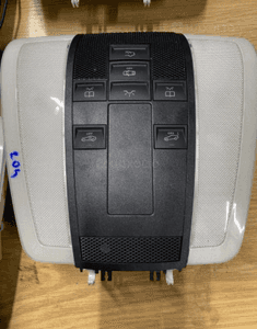 Mercedes e 207 e 212 lampka podsufitki dachowa pod szyber i bez 13
