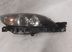 Przod przednia lampa prawa mazda 3BK xenon 4