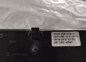 Wyświetlacz ekran navi nawigacji schowek mercedes W204 A2048205497 4