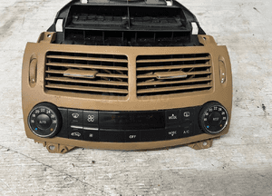 Panel sterowania klimatyzacji kratki nawiew Mercedes A2118302090 2
