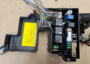 Renault Koleos I 2.0 DCI skrzynka bezpieczników 518965009 24384 JY00A 1