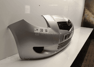 } ZDERZAK PRZÓD PRZEDNI TOYOTA YARIS 2 II 1E7 SREBRNY 2
