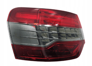 Lampa lewa tył tylna błotnika citroen C5 iii X7 sedan 9675061580 2008-2011 1