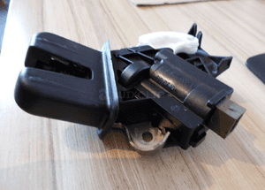 Zamek tylnej klapy audi A4 A5 A6 4F5827505D 5