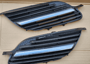 Nissan Almera Tino grill atrapa prawa lewa
