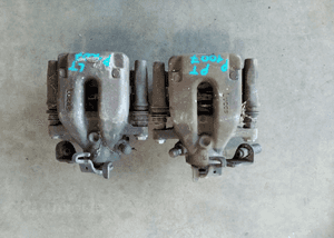 Peugeot 1007 zacisk hamulcowy tyl tylny prawy lewy 1
