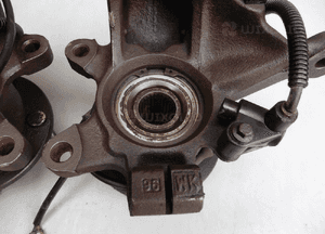 Zwrotnica piasta lewa przód ford mondeo MK2 1,8i 2,0i abs 2
