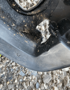MERCEDES CLS 218  tył  prawy zawias klapy wlew klapka 4
