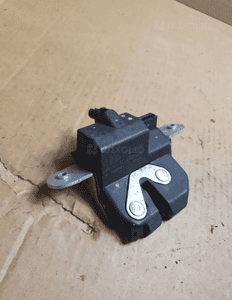 Zamek klapy bagażnika 13317445 OPEL CORSA D 06-14 4