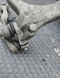 Zwrotnica 8E0258F 8E0407242B Zawieszenie Piasta Czujnik ABS Przednia Przód Prawa AUDI A4 B6 B7 30