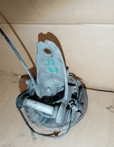 Zwrotnica piasta prawy tył tylna prawa wahacze BMW 5 E39 3.0D 7