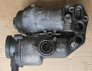 Volvo S60 S 60 V70 S80 XC70 2.4D 2.4 D5 obudowa filtra oleju   8642839   D5244T 3