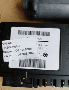 Silniczek szyby lewy tył VW Touareg 7L6959703 4