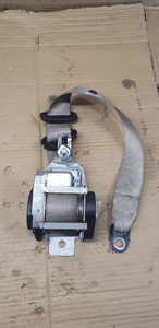Pas bezpieczeństwa napinacz prawy tył Mercedes GL X166 W166 A16686010858 A1668601085 1