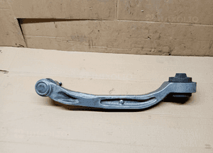 Wahacz lewy przód przedni lewy Audi A6 C6 4F0407693G 3